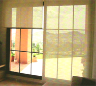 Salon con cortinas screen